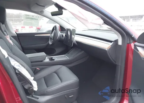 2024 Tesla Model Y Performance Dual Motor All-Wheel Drive z USA, uszkodzony, nr VIN 7SAYGDEF7RA261420